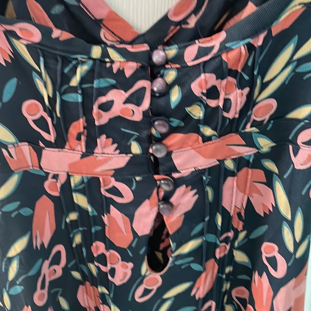 Marc Jacobs silk floral tulip dress altered structured style with button up back - Picture 4 of 11